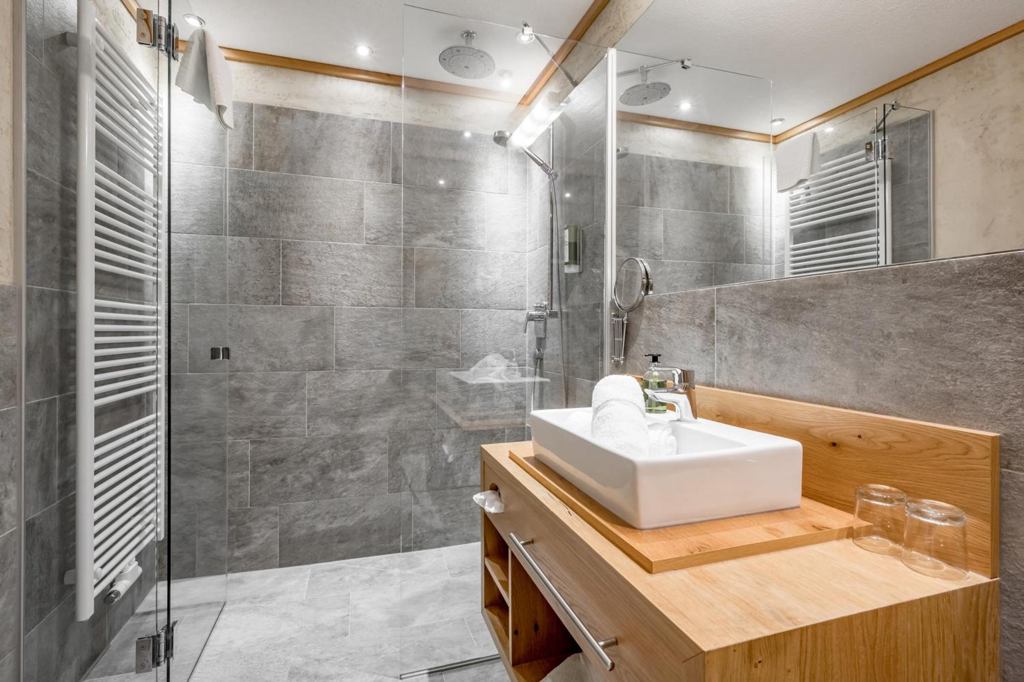 Tilia Living - B&B Mit Dem Komfort Eines Kleinen, Feinen Hotels Ried im Oberinntal Extérieur photo