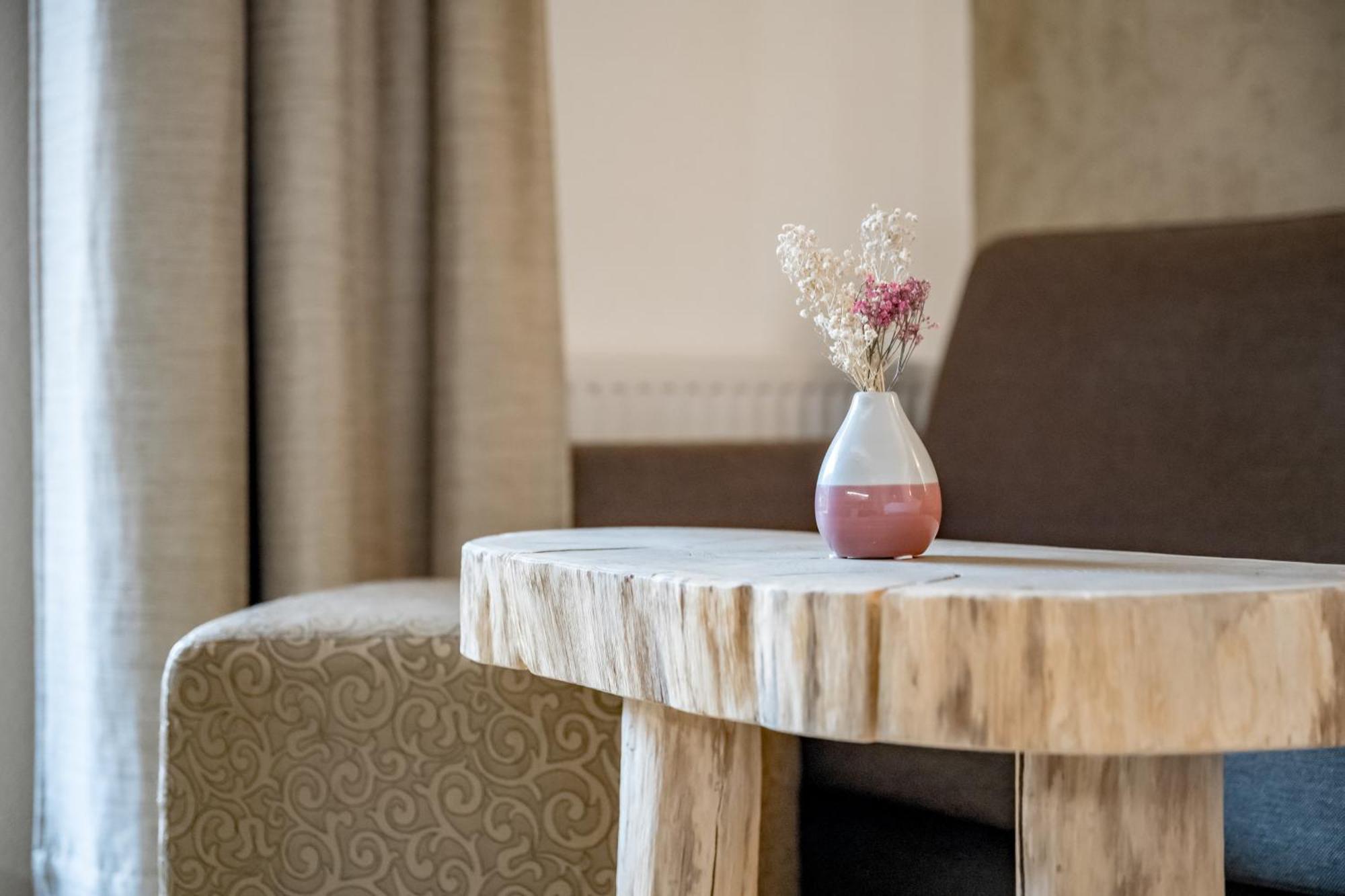 Tilia Living - B&B Mit Dem Komfort Eines Kleinen, Feinen Hotels Ried im Oberinntal Extérieur photo